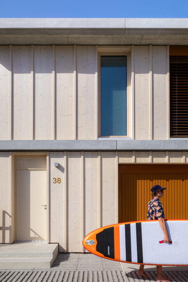 Paddle residence by the Geneva lake