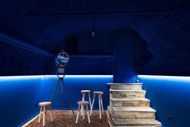 Transformation d’un ancien café en résidence et atelier d’artiste